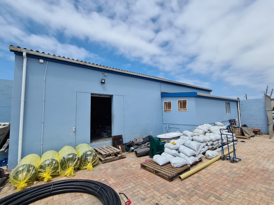 To Let commercial Property for Rent in East Bank Eastern Cape